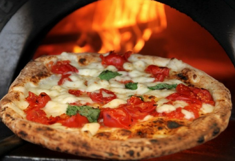Forno a legna o elettrico, a Napoli guerra dei pizzaioli – Metropolisweb