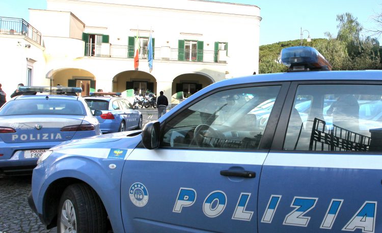Otto chili di droga in garage, un arresto a Torre del Greco