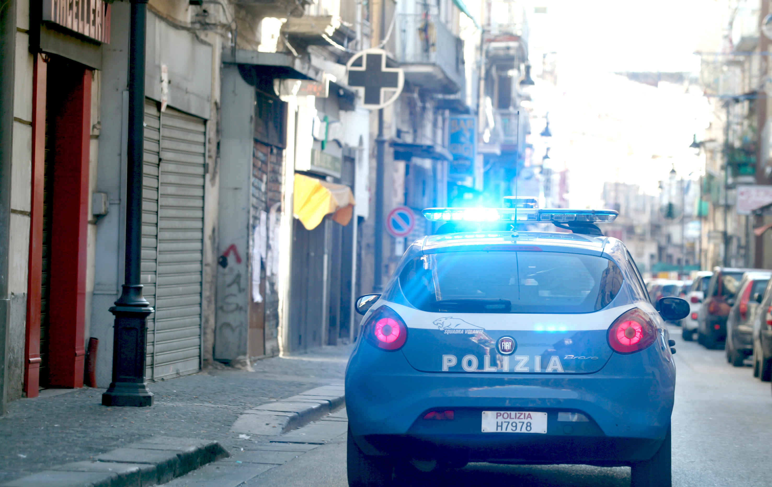 Torre Annunziata, trovate armi in un palazzo abbandonato: indagini della polizia - Vimarsana News