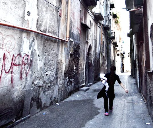 Torre Annunziata, stesa a colpi di kalashnikov: esplode la guerra per lo spaccio - Vimarsana News