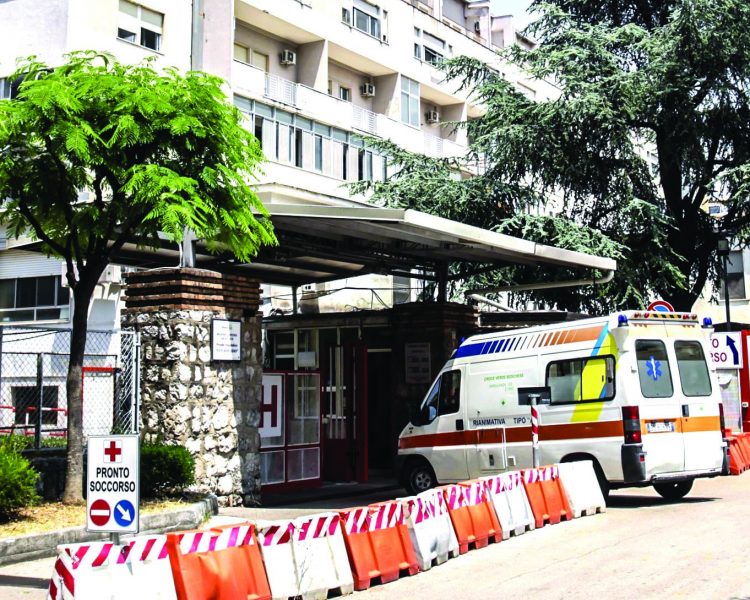 Contagi all’ospedale San Leonardo di Castellammare, il virus dilaga in corsia
