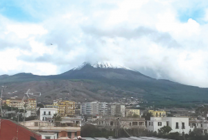 Maltempo, temperature in picchiata e neve sul Vesuvio