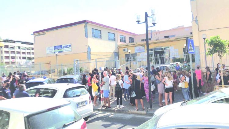 Torre Annunziata, incubo crolli alla scuola Alfieri: esplode il caos