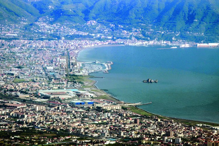 Mare balneabile tra Napoli e Salerno, Arpac: quadro positivo