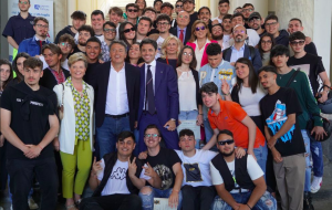 Cultura e legalità a Ercolano: consegnate le borse di studio agli studenti sotto gli occhi di Renzi