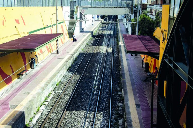 Cancellata la linea Circum Napoli-Poggiomarino-Scafati, l’urlo dei sindaci Falanga e Salvati: «Decisione ridicola»