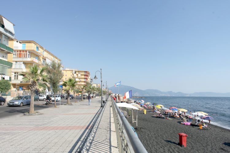 Legambiente Campania: «Mare inagibile per mala gestione del ciclo delle acque»