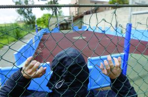 Infanzia negata a Castellammare: 376 minori a rischio