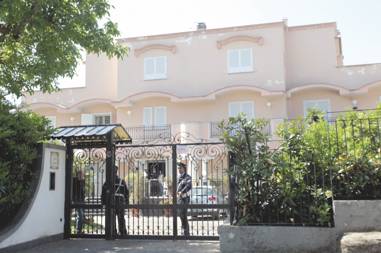 Deiulemar, venduta all’asta la villa del «capitano»: un milione e 350.000 euro ai truffati