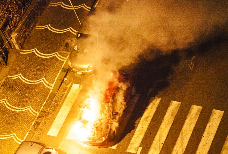Castellammare, auto data alle fiamme: guerra per lo spaccio a Moscarella