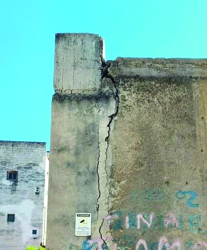 Riesplode l’allarme crolli a Torre Annunziata, edifici a rischio in via Melito