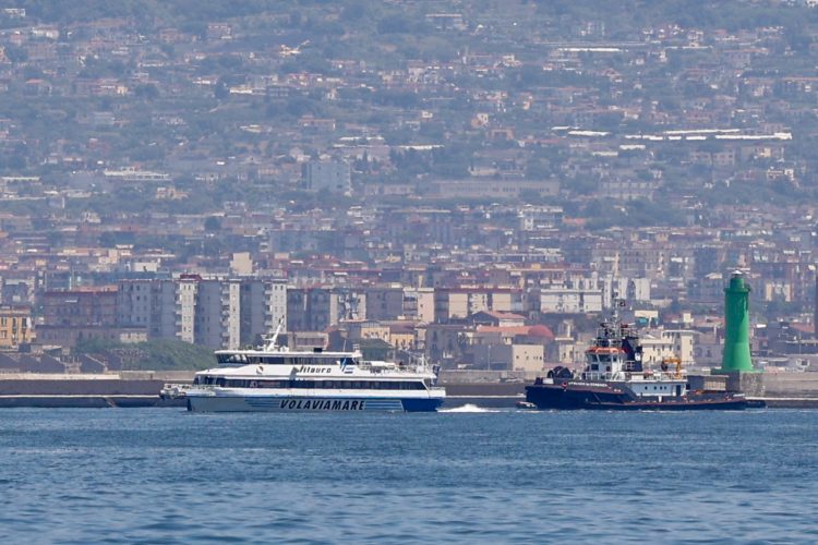 Aliscafo impatta contro il molo a Napoli, diversi feriti