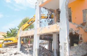 Guerra agli abusi edilizi, in arrivo 10 demolizioni a Torre del Greco