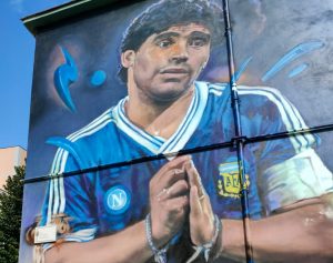 Pompei. Dopo il murales dedicata una strada a Maradona