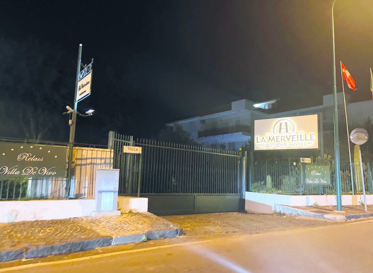 Torre del Greco, scoperti 72 abusi edilizi nell’hotel di lusso per vip: ordinata la demolizione