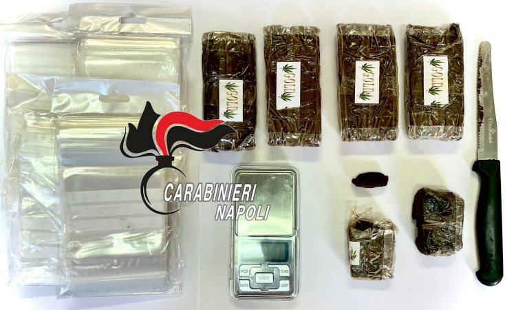 Torre del Greco, blitz dei carabinieri: arrestato 27enne, aveva mezzo chilo di droga in casa
