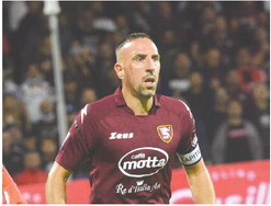 Addio al calcio di Ribery, standing ovation dell’Arechi