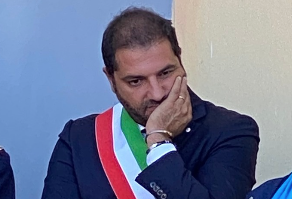 Il sindaco di Gragnano in lacrime in ospedale per la morte del 16enne stabiese: «Troppi incidenti sulla statale»
