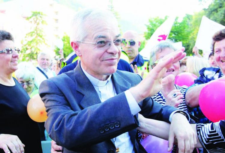 Castellammare. Il Vescovo scuote i giovani: «Potete cambiare il futuro della nostra città»