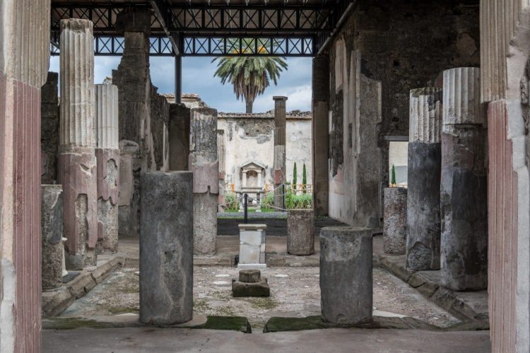 Scavi di Pompei, due grandi ville restaurate con ‘approccio olistico’. Orti curati dai ragazzi autistici