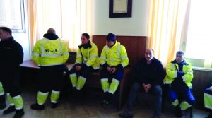 Protesta a Ottaviano, i netturbini occupano l’aula consiliare del Comune