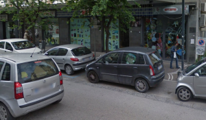 Castellammare. Il titolare va in pausa pranzo, cliente resta chiusa nel negozio: liberata dai vigili