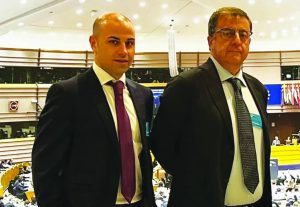 Scandalo rifiuti a Torre del Greco, lo sfogo del fedelissimo: «Palomba è uno scemo, speriamo vada via»