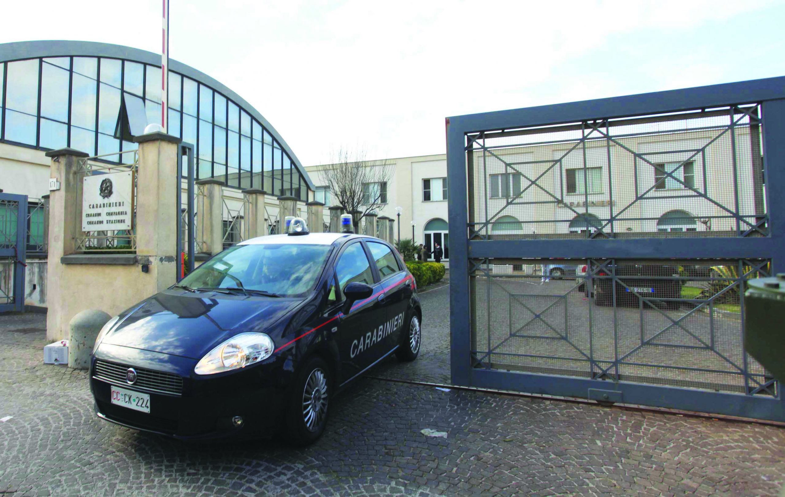 Castellammare: colpo da 2,5 milioni nel 2024 a corriere Apple, 4 arrestati