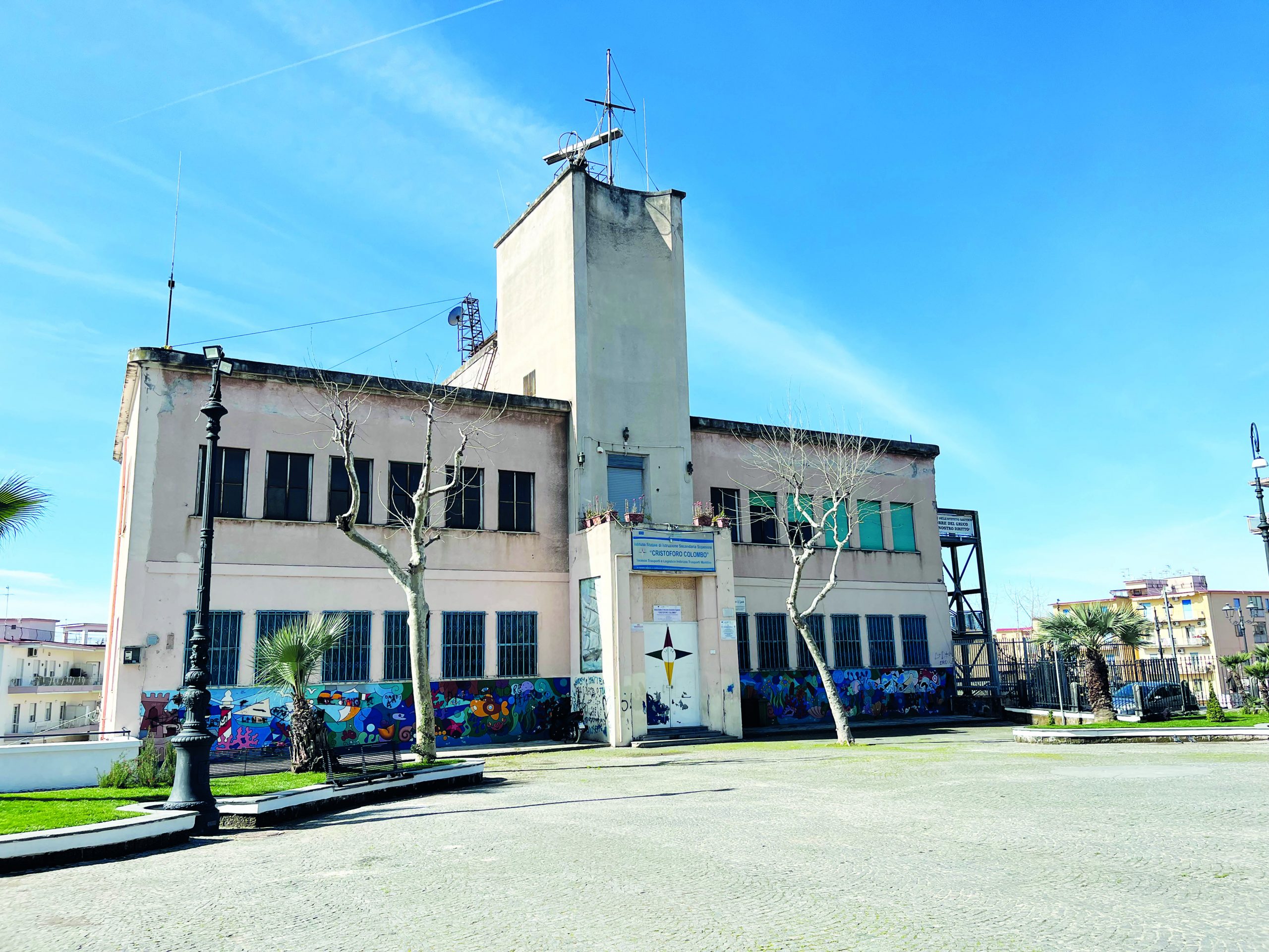 Orrore in un centro commerciale di Napoli, un uomo abusava di un bambino di 3 anni