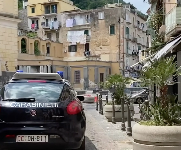 Blitz al centro antico di Castellammare, smantellato un droga shop, 2 arresti | I NOMI