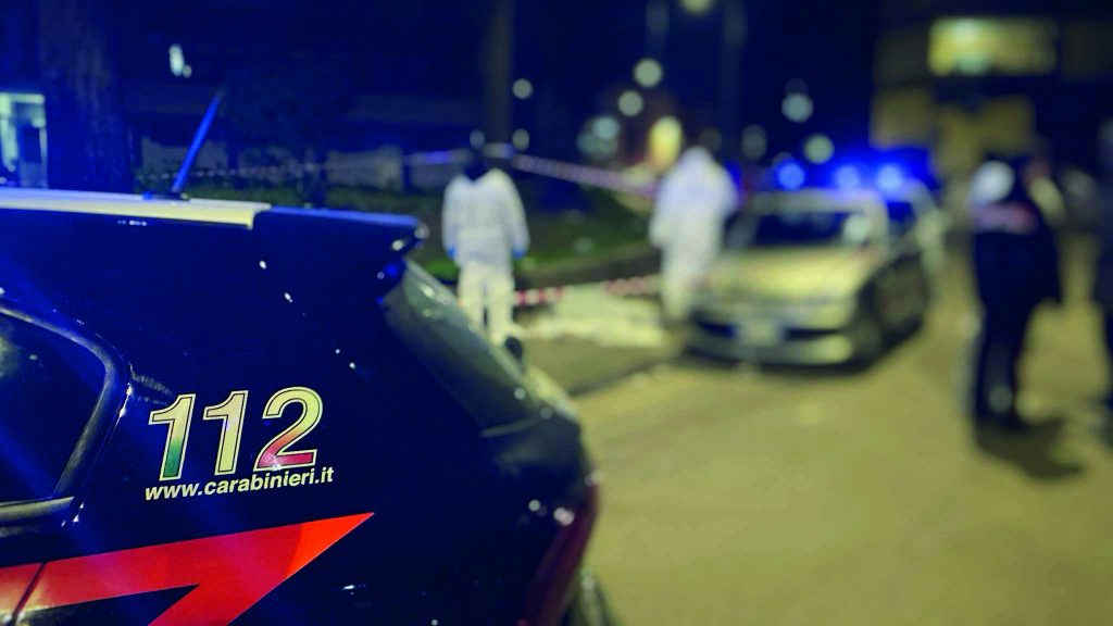 Marano scavata nel dolore: un omicidio che scuote la città
