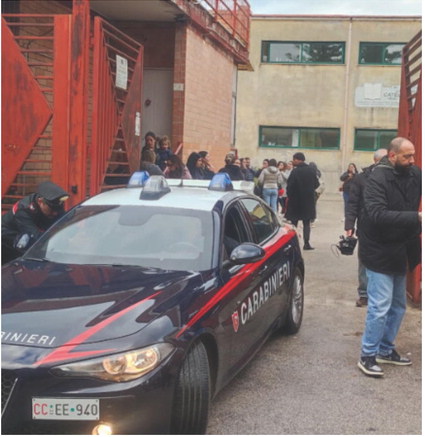 Abusi su 7 studenti, parte il processo alla prof: in aula le mamme