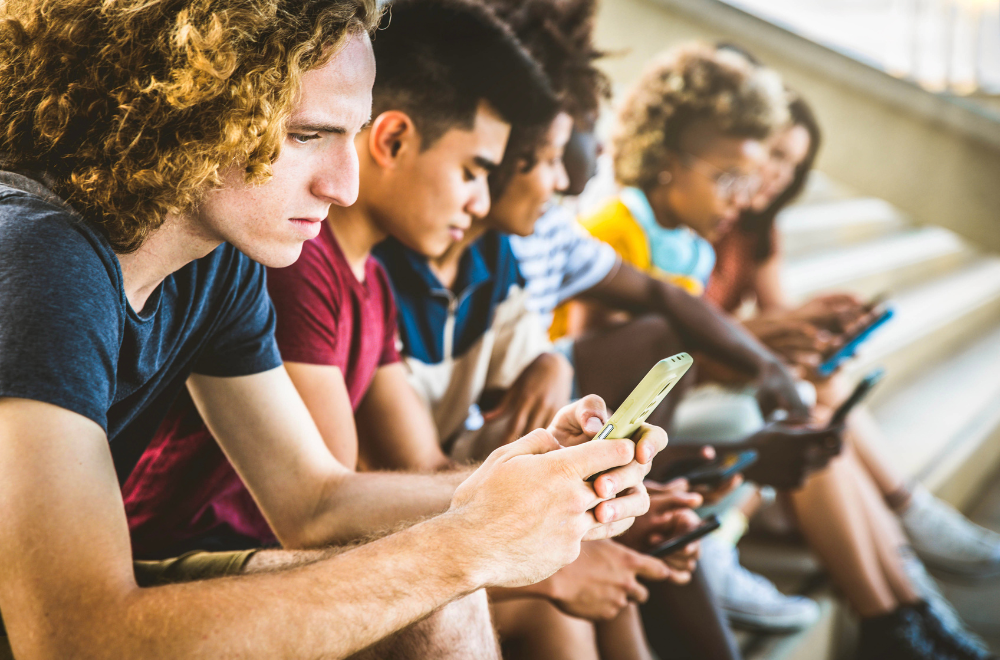 Lo specchio di silicio: se l’algoritmo diventa il confessore dei nostri figli