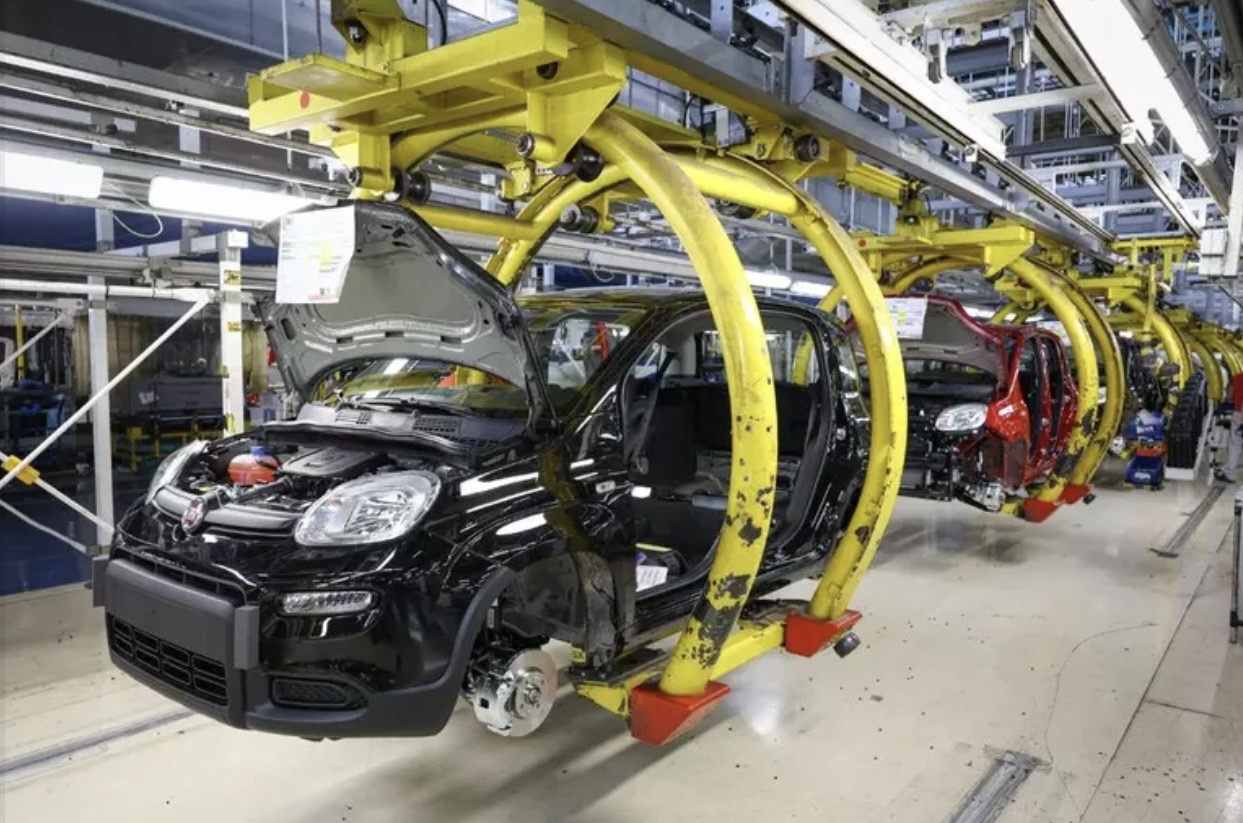 I dubbi sul futuro di Stellantis e le ansie degli operai Trasnova: la profonda crisi del lavoro a Pomigliano arriva in Regione