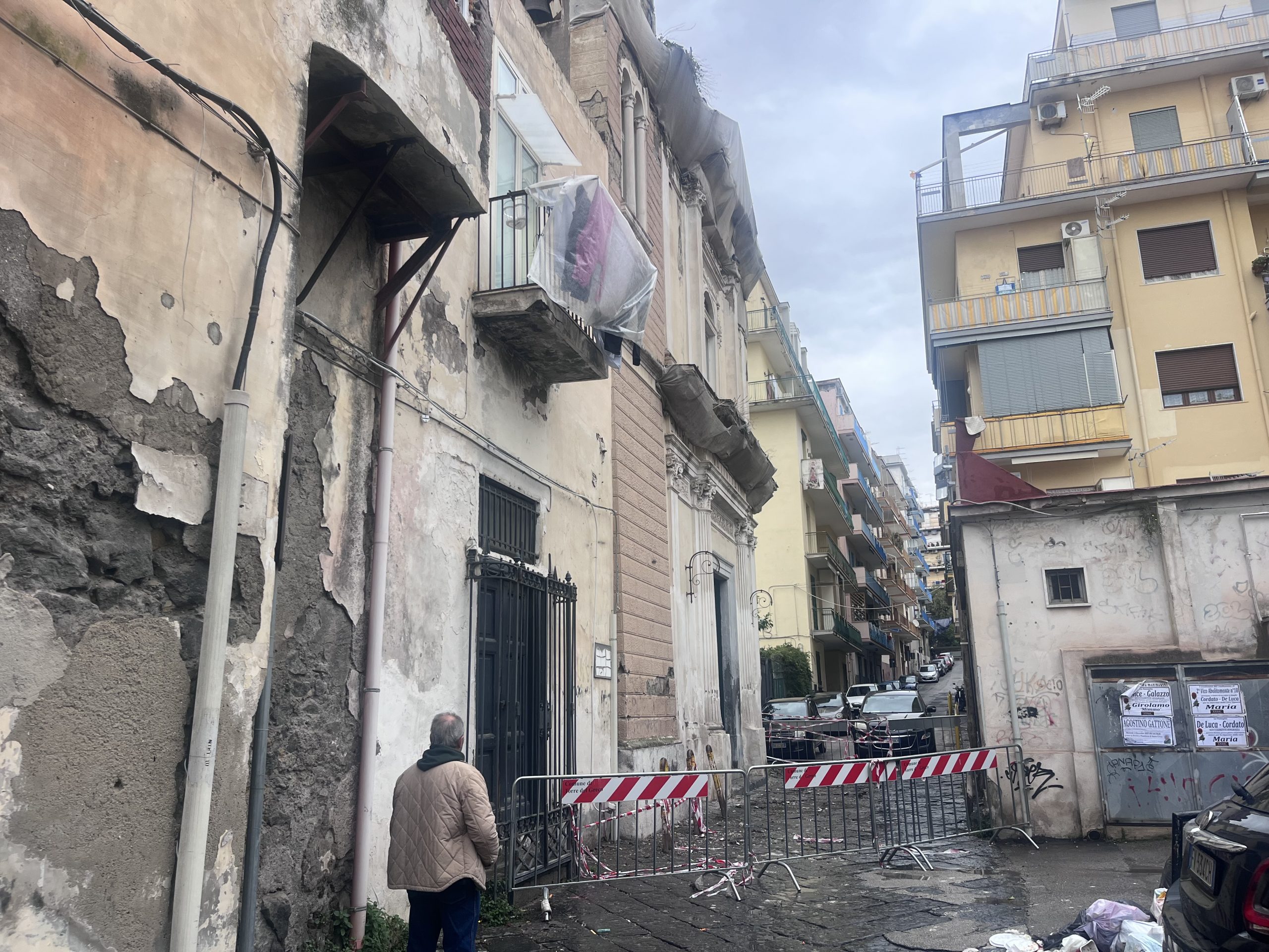 L’emergenza invisibile: perché i palazzi di Napoli e provincia continuano a crollare