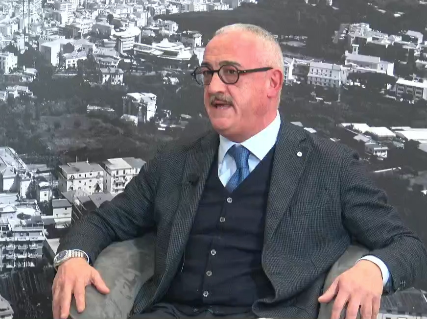 Tra toghe e politica: la giustizia prigioniera del tifo da stadio