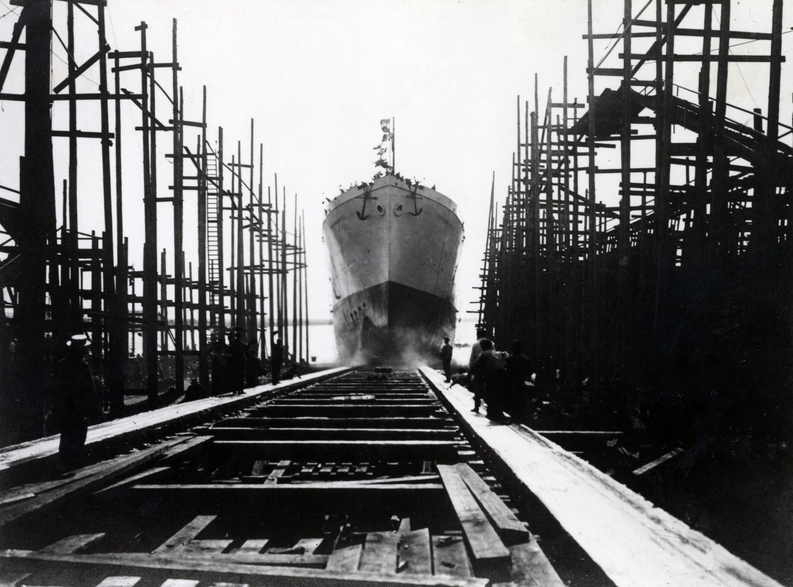 Casco blu e sogni d’acciaio: a Carnevale due bimbi celebrano l’anima operaia di Fincantieri