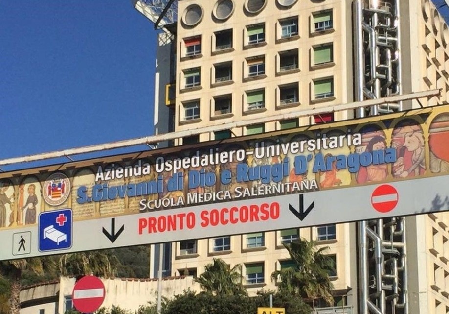 Coppia azzannata dal proprio pitbull in casa a Lacco Ameno