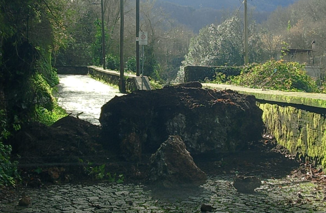 Gragnano, la scuola elementare cade a pezzi, genitori sul piede di guerra
