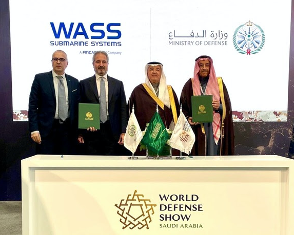 Casco blu e sogni d’acciaio: a Carnevale due bimbi celebrano l’anima operaia di Fincantieri