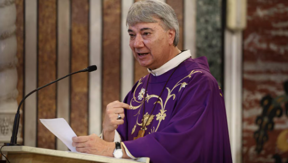 Sannazaro, il teatro in fiamme. Danni per 70 milioni. Sos dei proprietari alle istituzioni