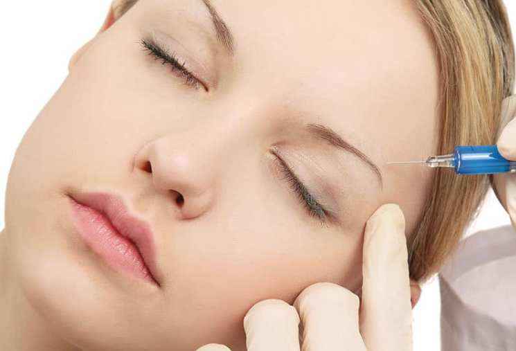 Dalla tazzina alla pelle: la caffeina entra nel protocollo cosmetico