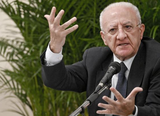 Salerno, il PD gela De Luca: «Prima l’unità del Campo Largo, poi i nomi»