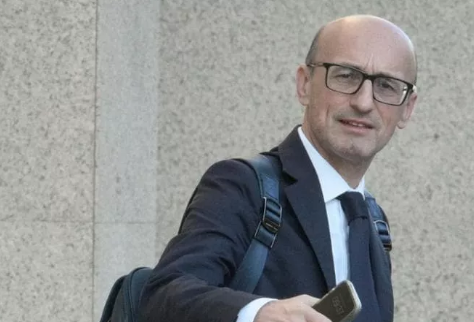 Caos Circumvesuviana, Fico risponde a Zuchtriegel