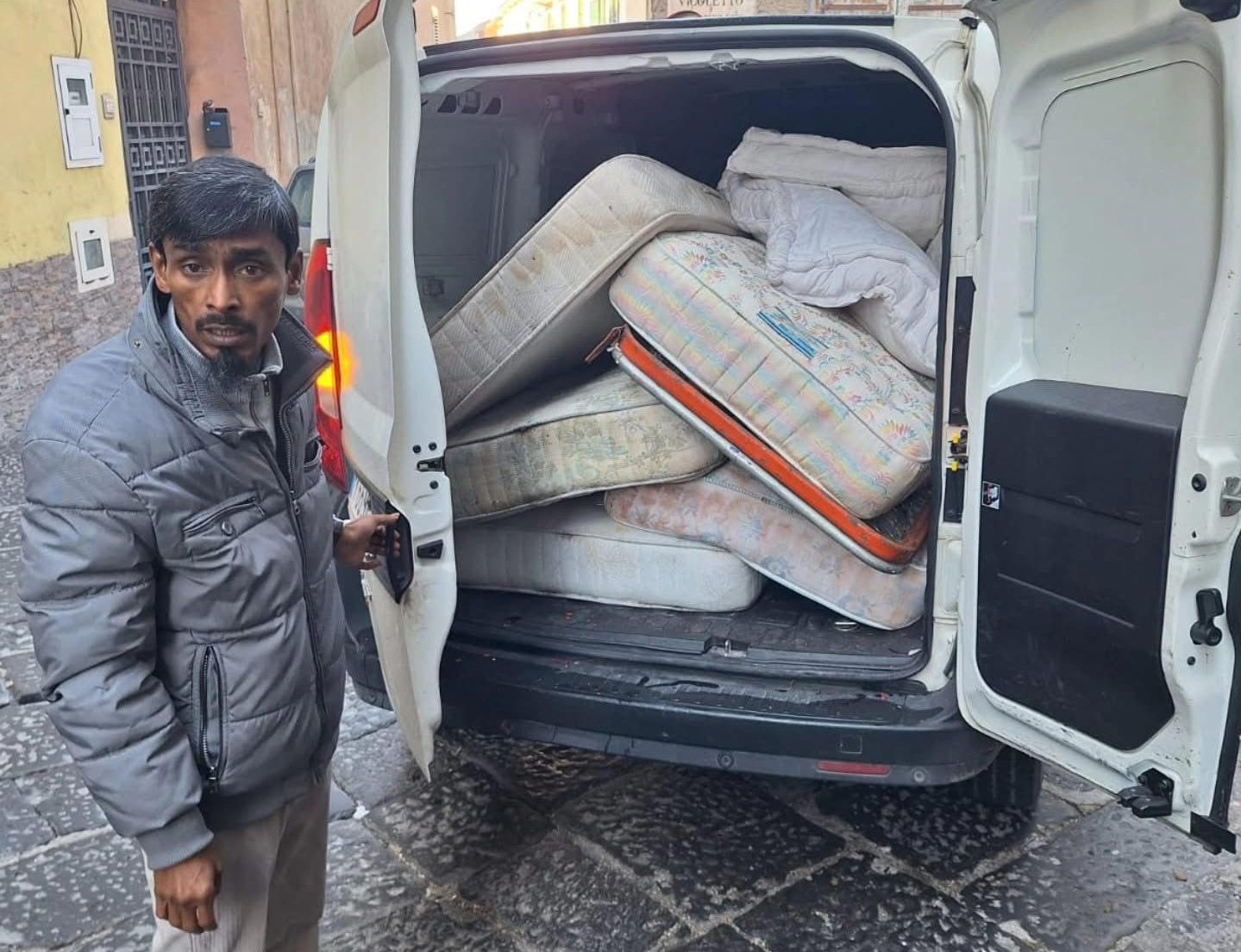 Vendevano permessi agli extracomunitari, 18 indagati tra le provincie di Napoli e Caserta