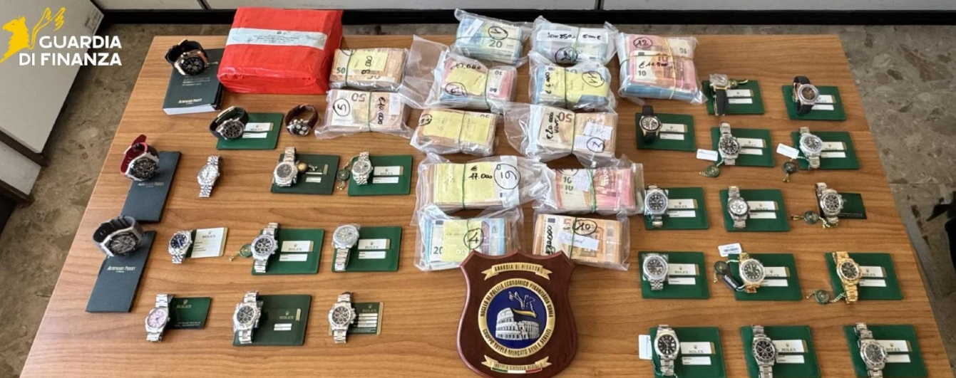 Napoli. “Non hai pagato la Tari”, ecco la truffa via sms