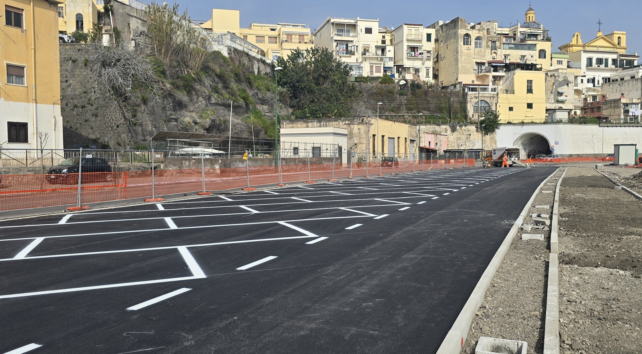 Darsena a Torre Annunziata, rivolta dei cittadini: «Non aprite un parcheggio, vogliamo chioschi e un’area pedonale»