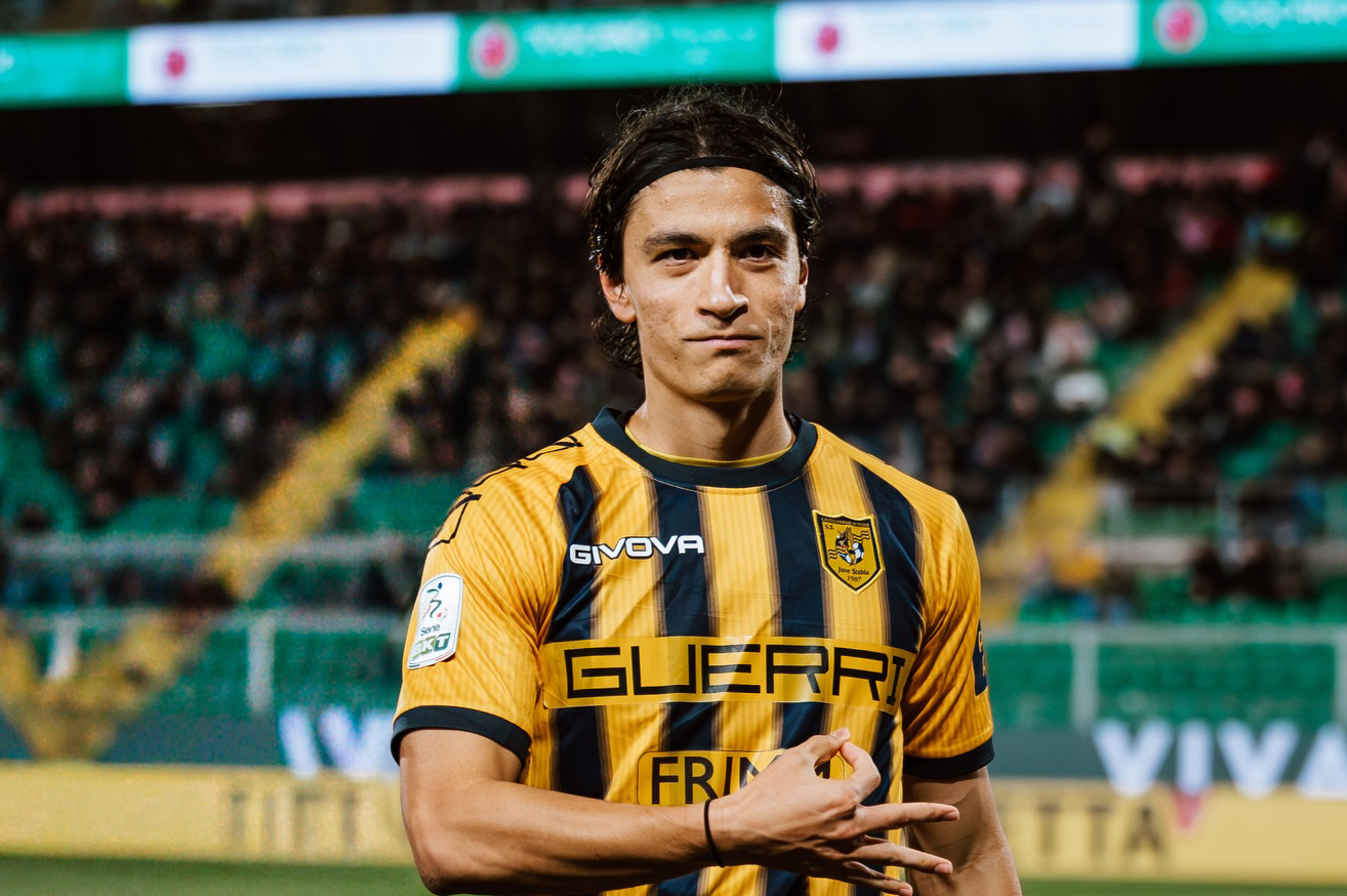 E intanto il tempo se ne va… La coreografia della Sud della Juve Stabia