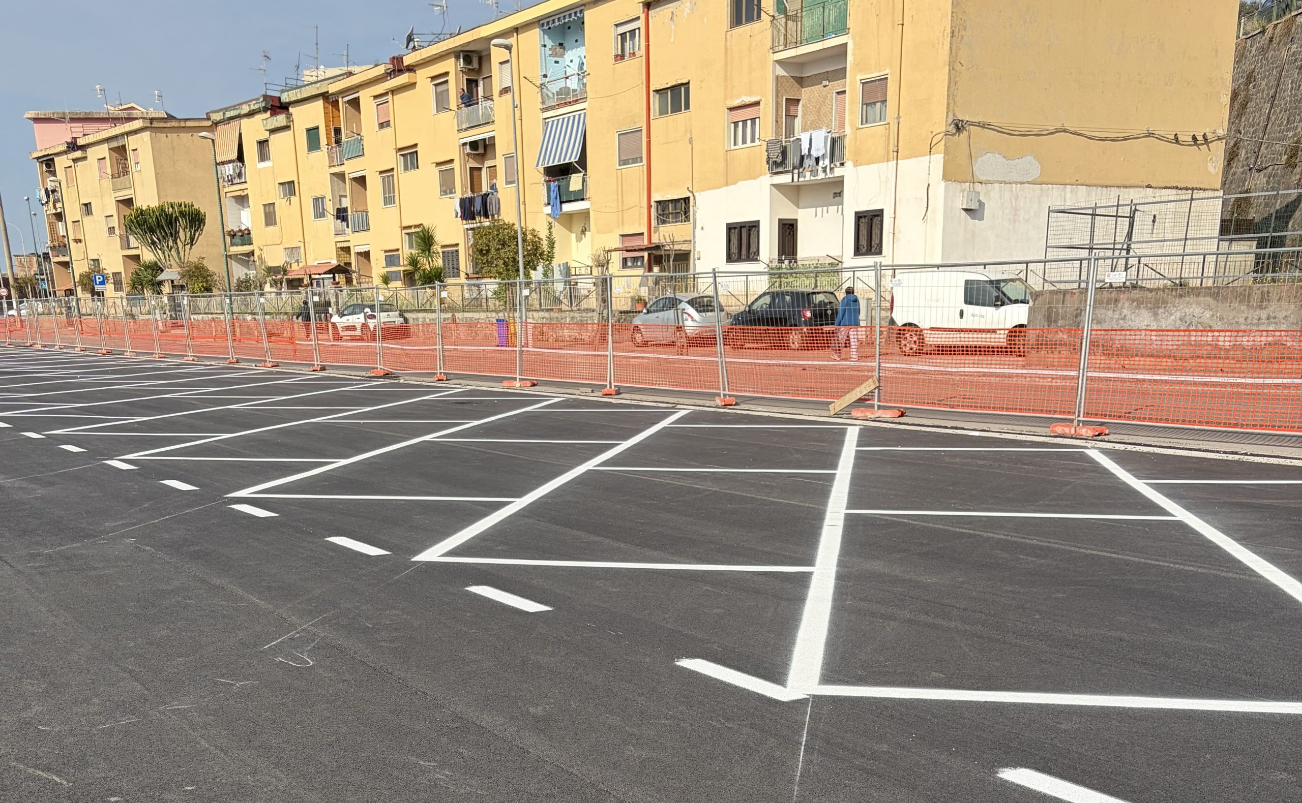 Darsena a Torre Annunziata, rivolta dei cittadini: «Non aprite un parcheggio, vogliamo chioschi e un’area pedonale»