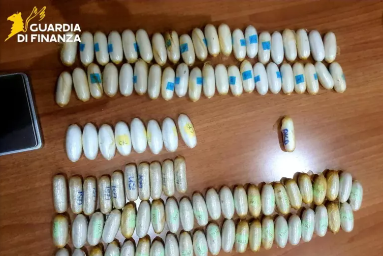 Spedizioni di droga in tutta Italia: il business da due milioni di euro tra Napoli e Caltanissetta